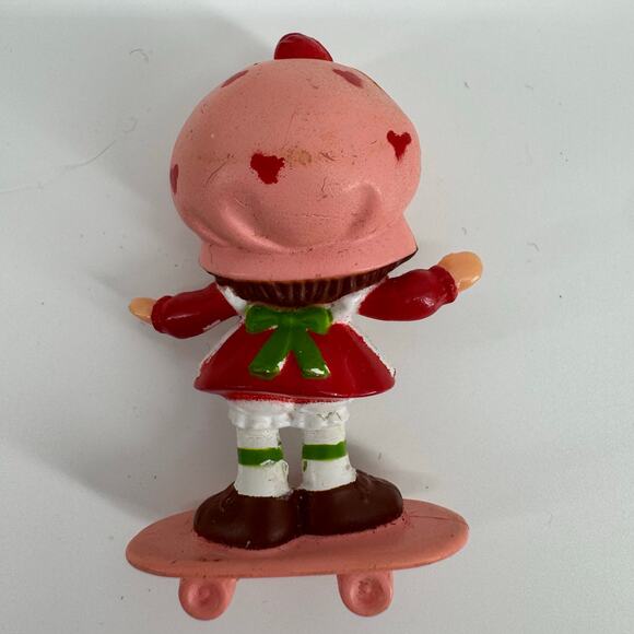 1982 Kenner Strawberry Shortcake on Skateboard PVC Figure Vintage Toy - Picture 2 of 4